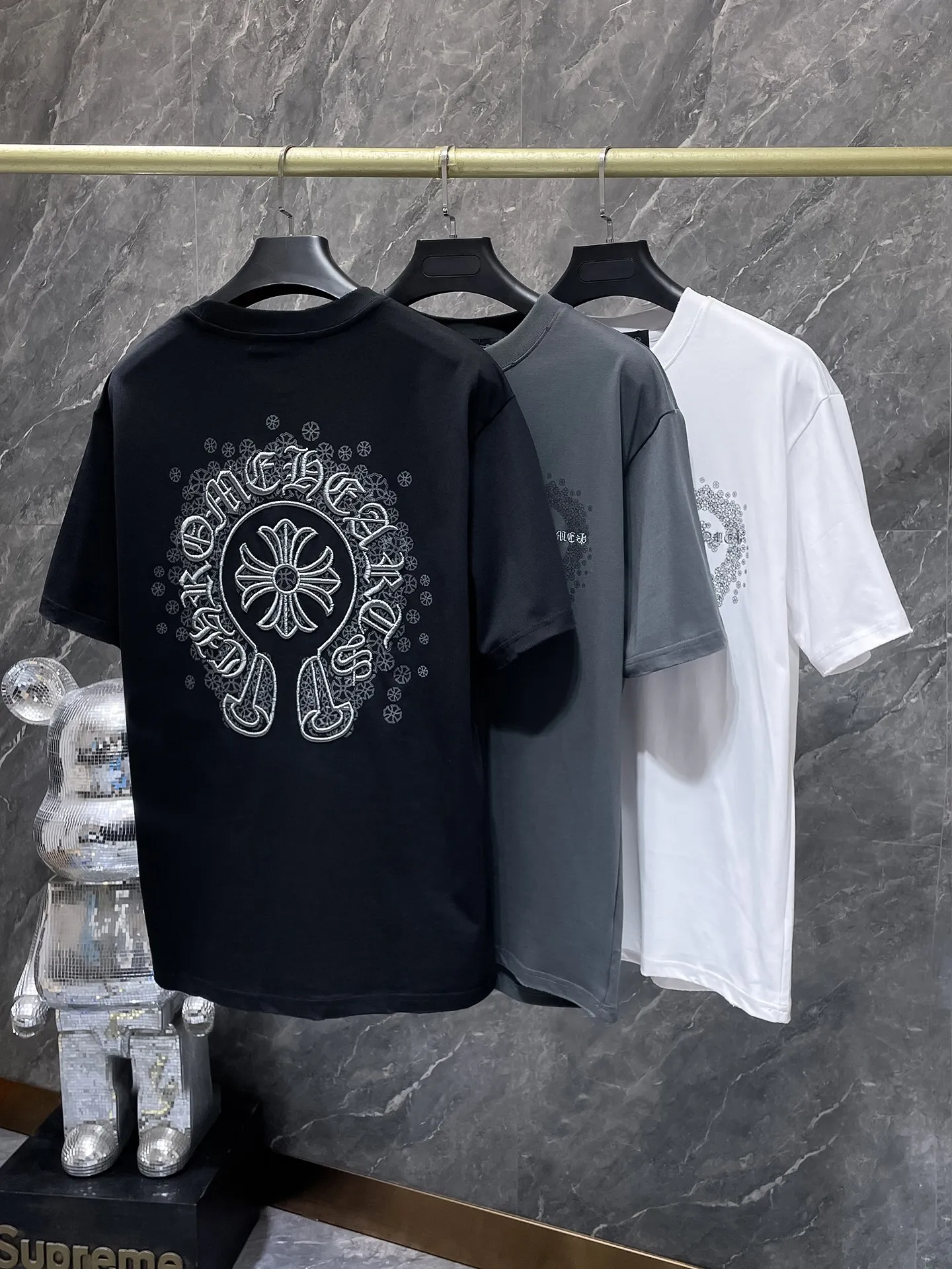 P180 New for summer Chrome Hearts 25ss frayed version, high weight, environmentally friendly, high-quality top-grade fabric, 280g Cromat hoof Sanskrit cross embroidery, hand-painted short sleeves, vacuum embroidery method! Heavy embroidery! ! ! Tens of thousands of needles! ! Counter synchronization 1:1 replica version Recommended colors: black white gray code size: S, M, L, XL